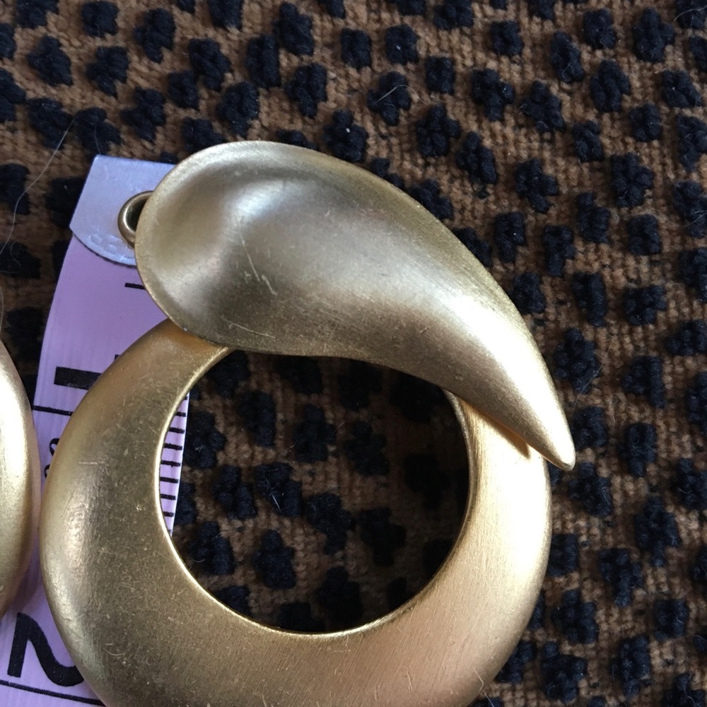 Darling, fun Diane Von Furstenberg earrings! - Picture 4 of 8